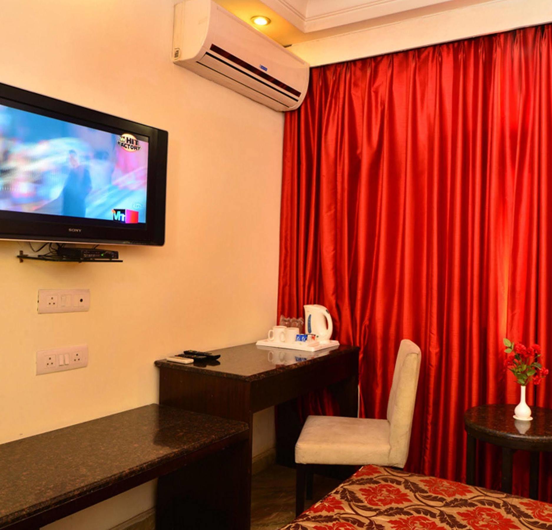 Hotel Shanti Palace West Patel Nagar Neu-Delhi Exterior foto